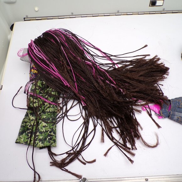 Honeylicious Bratz Doll - Picture 3 of 11